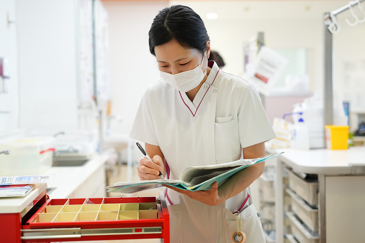 昼食介助・内服確認