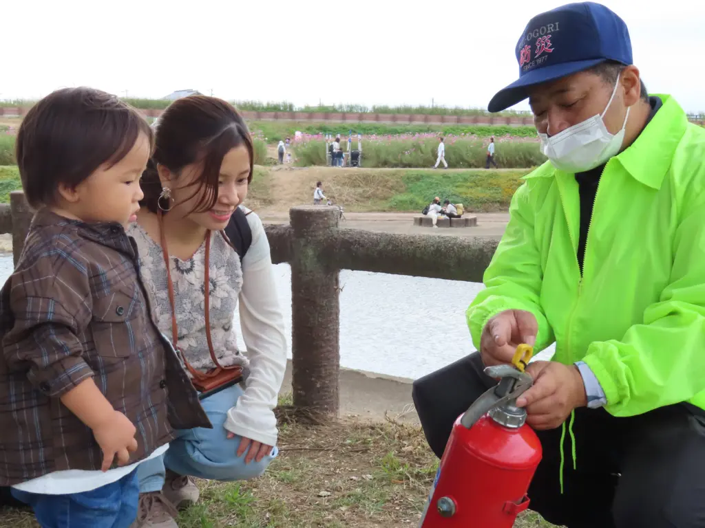 消化器の使い方をレクチャー
