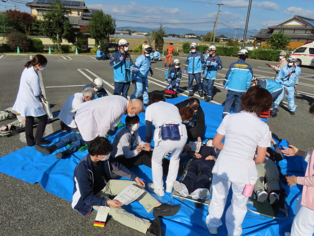 神代病院スタッフの救護訓練