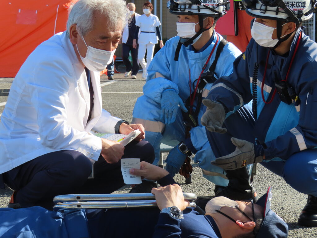 神代病院長と久留米広域消防本部スタッフ