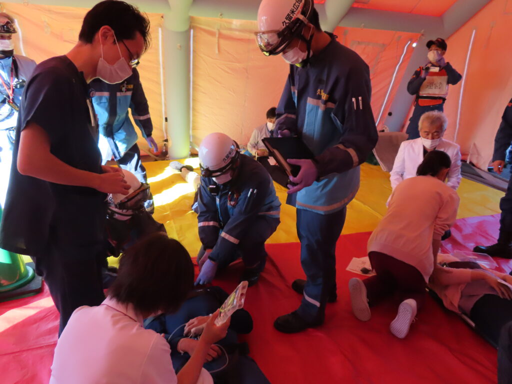 エアーテントでの救護訓練