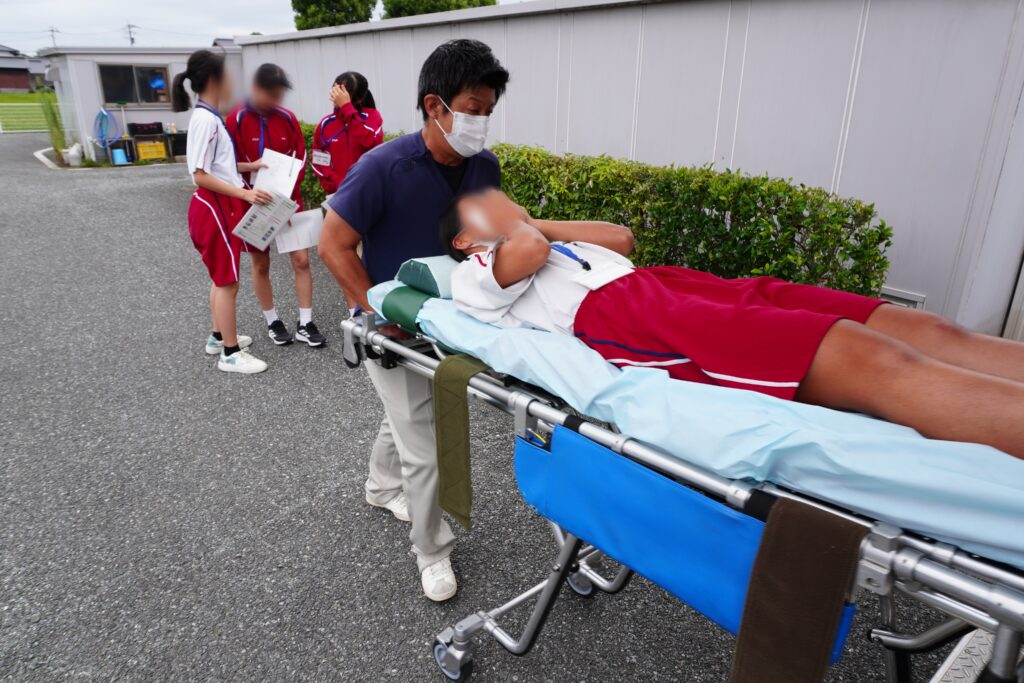 救急車　ストレッチャー体験